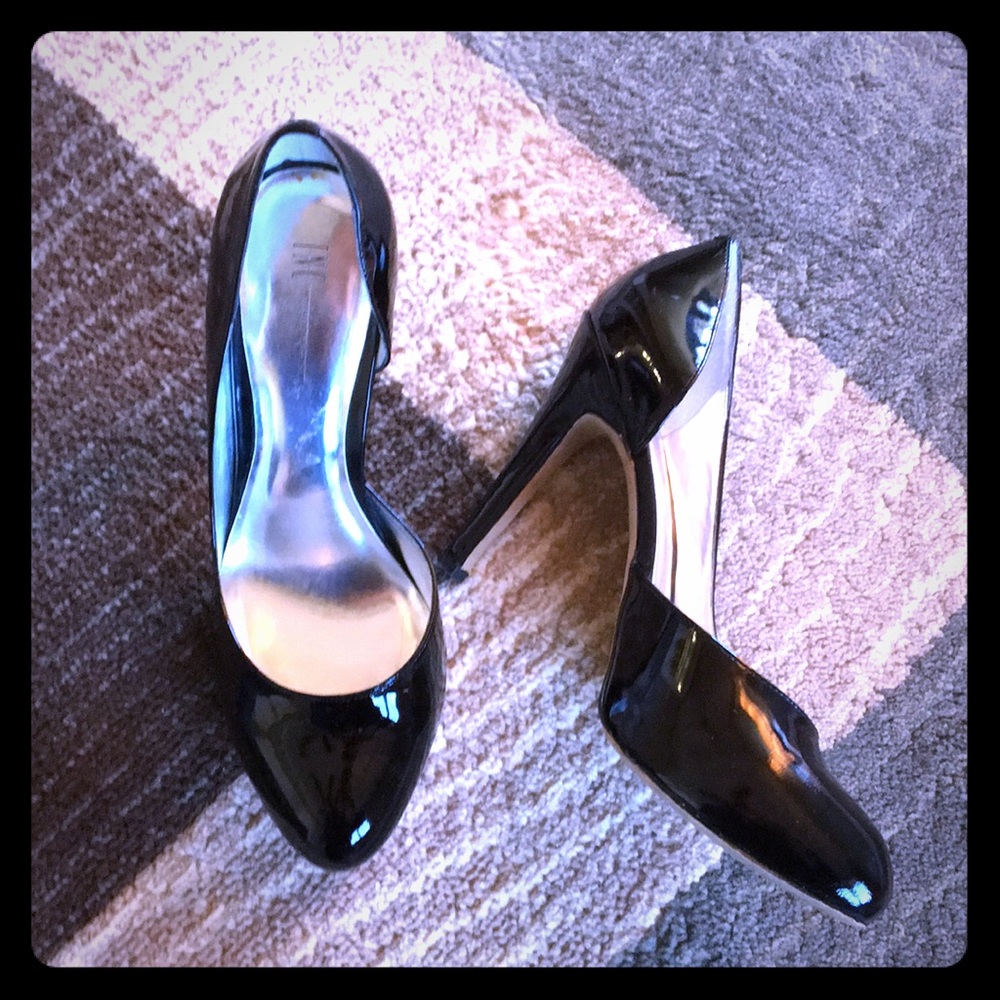 LAST DROP Black patent leather platform pumps